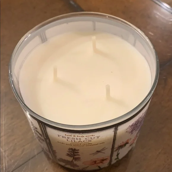 NEW…..Bath & Body Works 3-wick candle…Fresh Cut Lilacs Scented Candle - Picture 5 of 5